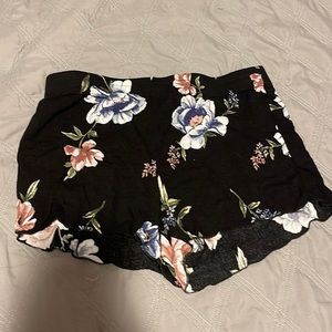 Kendall & Kylie floral shorts